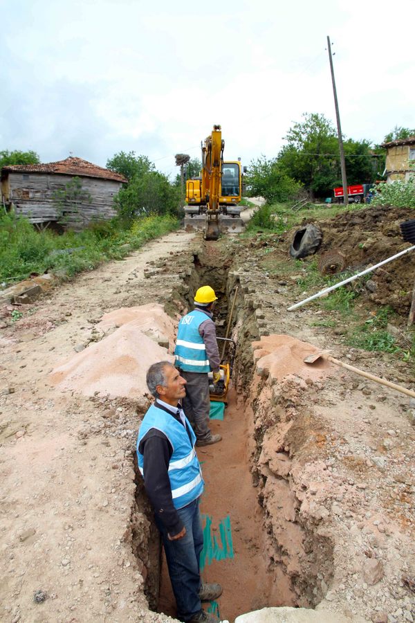İZMİT’İN KIRSAL MAHALLELERİ SAĞLIKLI ALTYAPIYA KAVUŞUYOR