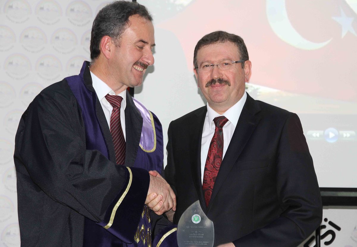   KOCAELİ ÜNİVERSİTESİ HEREKE Ö.İSMET UZUNYOL MYO’DAN İSU’YA PLAKET