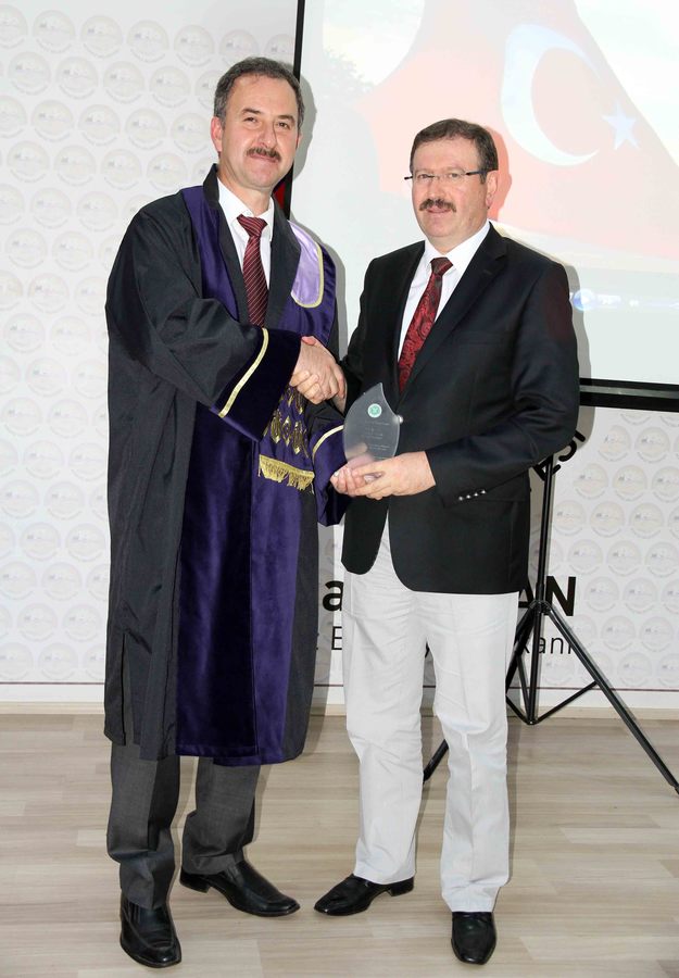   KOCAELİ ÜNİVERSİTESİ HEREKE Ö.İSMET UZUNYOL MYO’DAN İSU’YA PLAKET