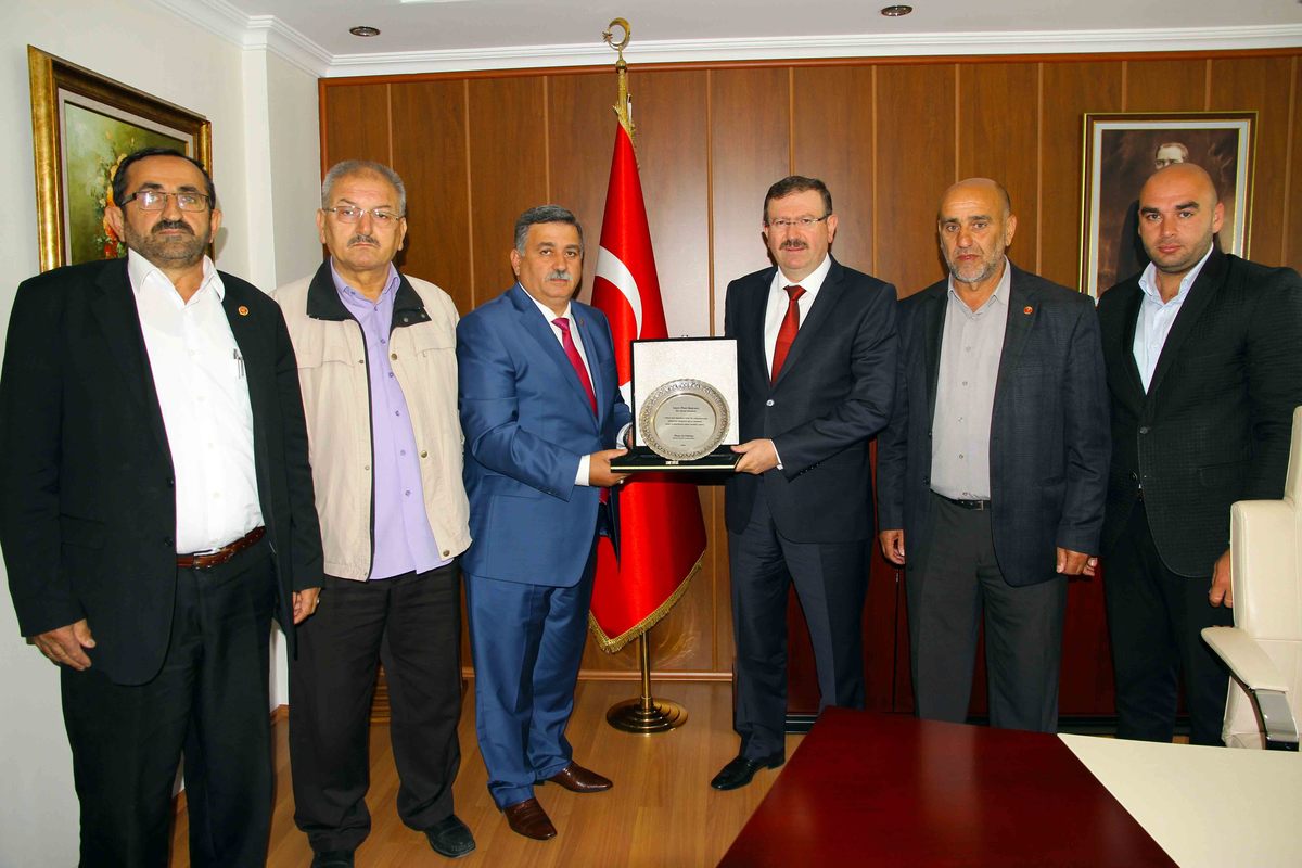 BAŞİSKELE MUHTARLAR DERNEĞİ’NDEN PLAKET