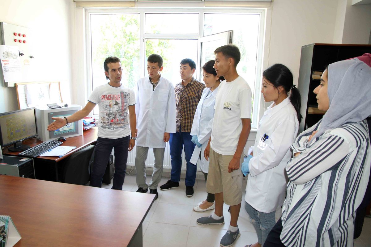 KIRGIZ VE FAS’LI ÖĞRENCİLER İSU’DA STAJ YAPIYOR
