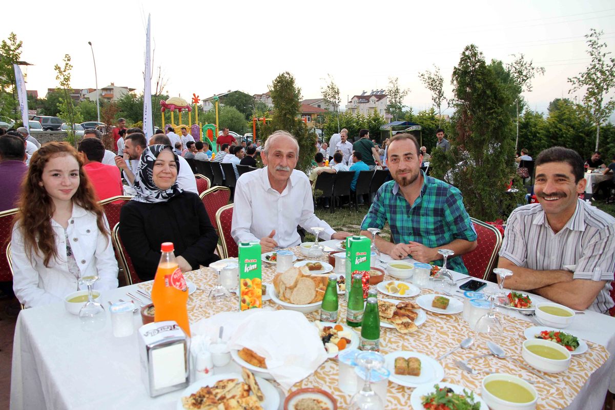 İKİNCİ İFTARI GÖLCÜK’ TE YAPILDI.