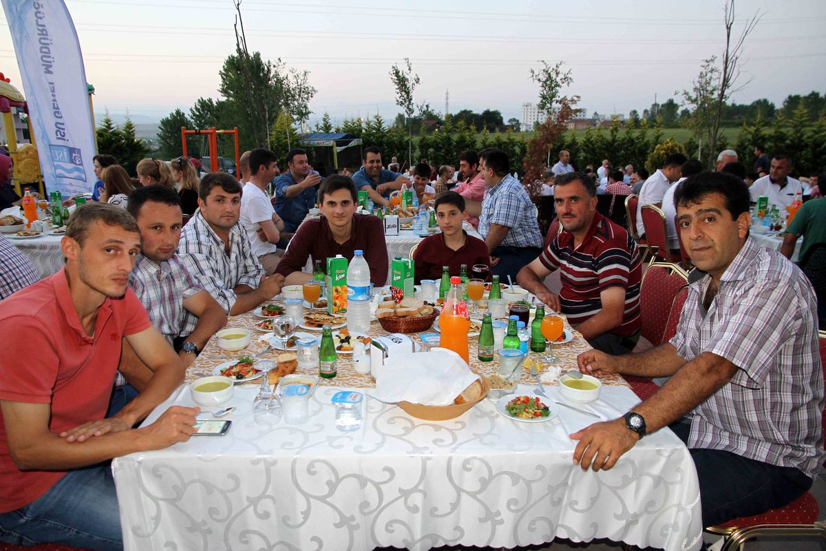 İKİNCİ İFTARI GÖLCÜK’ TE YAPILDI.