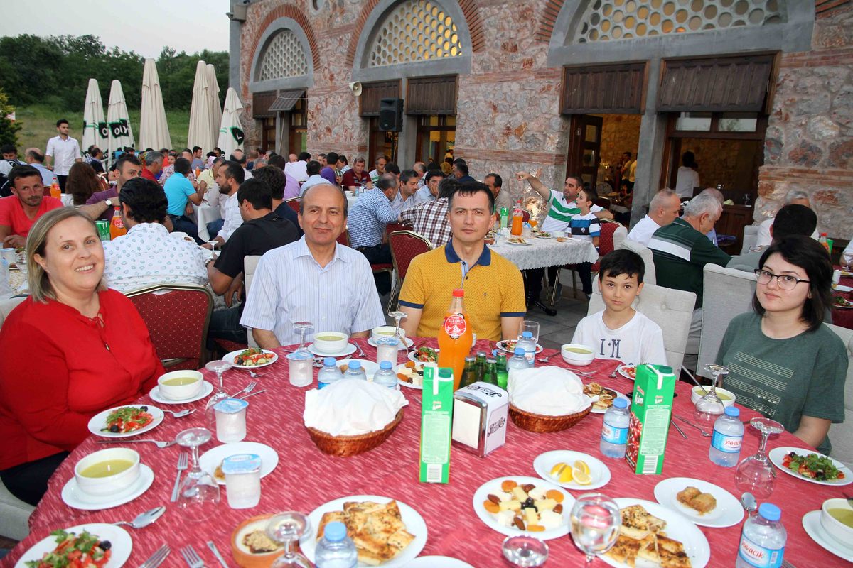 İKİNCİ İFTARI GÖLCÜK’ TE YAPILDI.