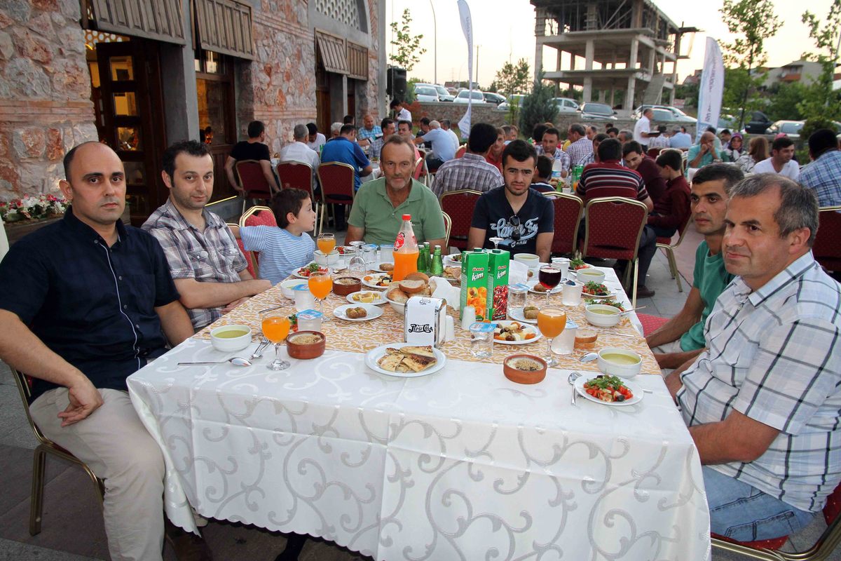 İKİNCİ İFTARI GÖLCÜK’ TE YAPILDI.