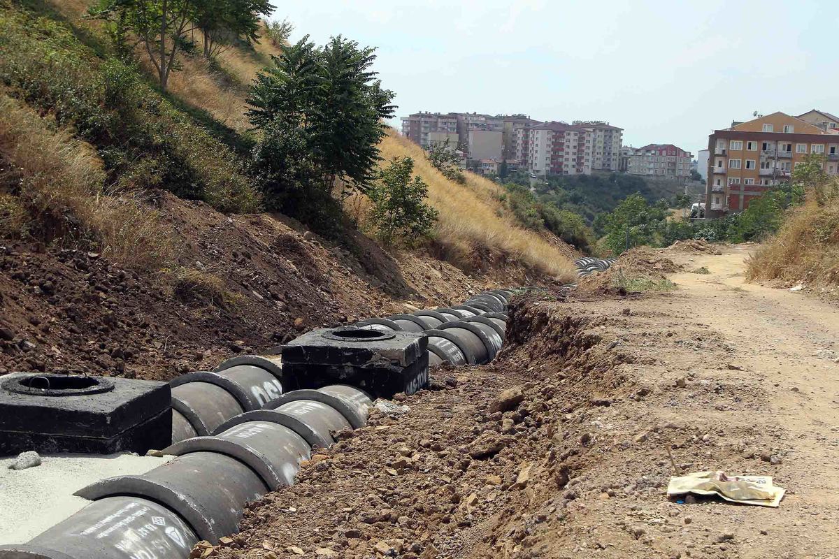BAŞKAN KARAOSMANOĞLU,  TATLIKUYU’NUN 2. ETABINDA İNCELEME YAPTI