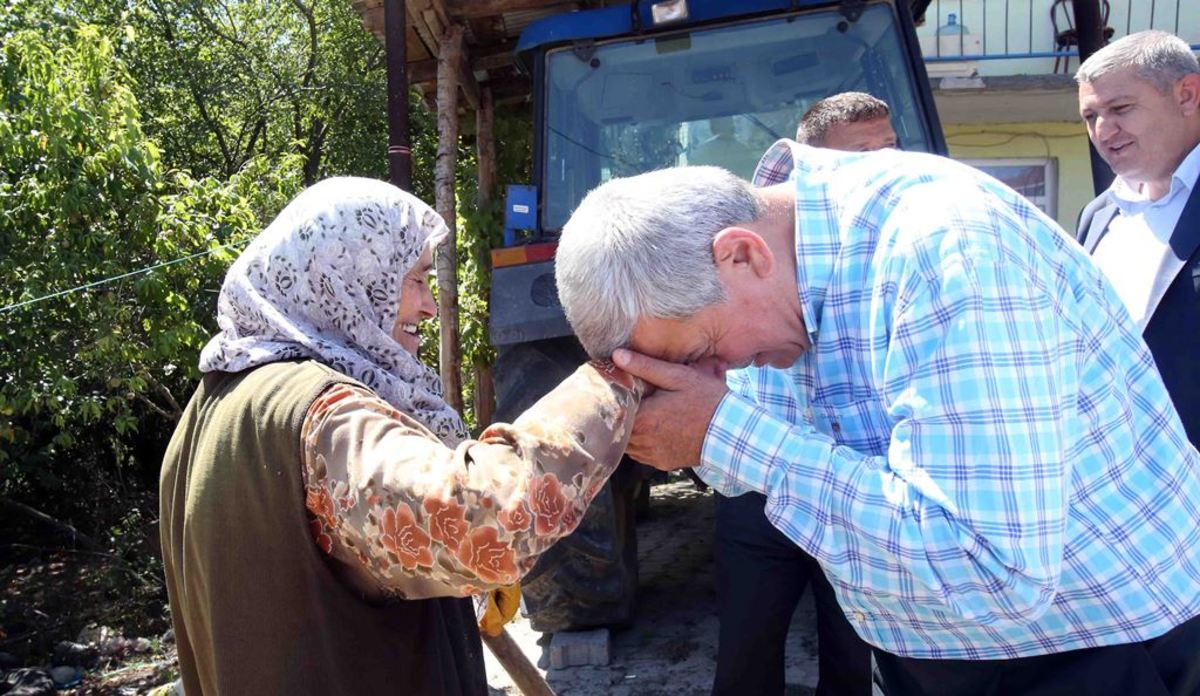   BAŞKAN KARAOSMANOĞLU, GEBZE’NİN SEKİZ KÖYÜNDE VATANDAŞLA BULUŞTU  