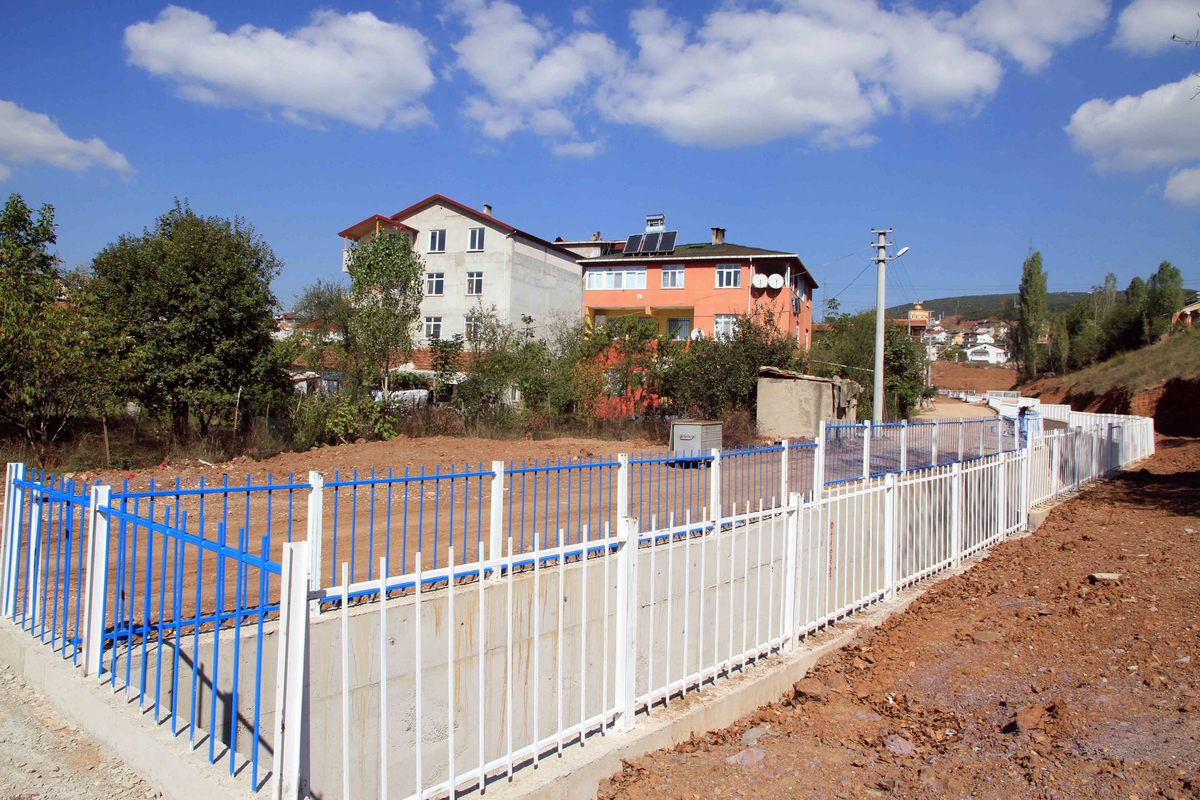 DERİNCE’DE YAĞMURSULARINI KONTROL ALTINA ALMAK İÇİN DERELER ISLAH EDİLİYOR.