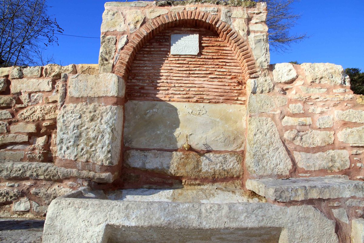TARİHİ MİRASA KATKI; KÖRFEZ KIYIRLI HACI İBRAHİM ÇEŞMESİ RESTORE EDİLDİ.