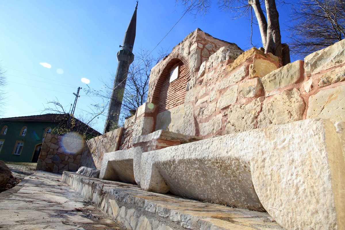 TARİHİ MİRASA KATKI; KÖRFEZ KIYIRLI HACI İBRAHİM ÇEŞMESİ RESTORE EDİLDİ.