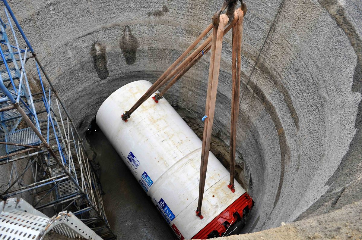 GEBZE - DARICA SAHİL ATIKSU KOLEKTÖR HATTI İÇİN DEV MAKİNE TÜNELE KONULDU