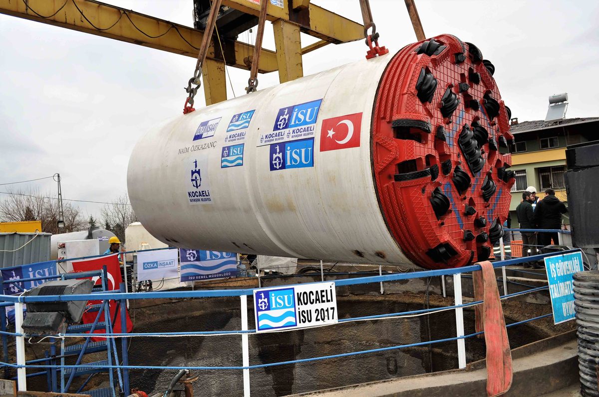 GEBZE - DARICA SAHİL ATIKSU KOLEKTÖR HATTI İÇİN DEV MAKİNE TÜNELE KONULDU