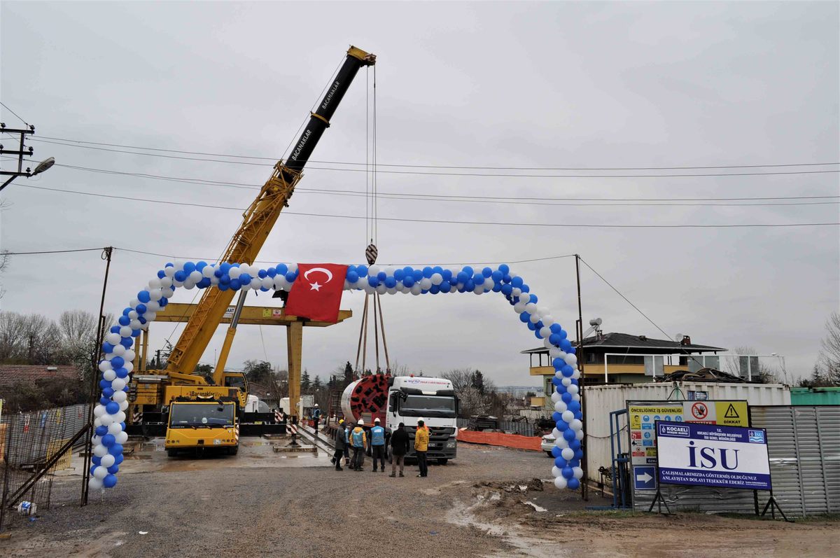 GEBZE - DARICA SAHİL ATIKSU KOLEKTÖR HATTI İÇİN DEV MAKİNE TÜNELE KONULDU