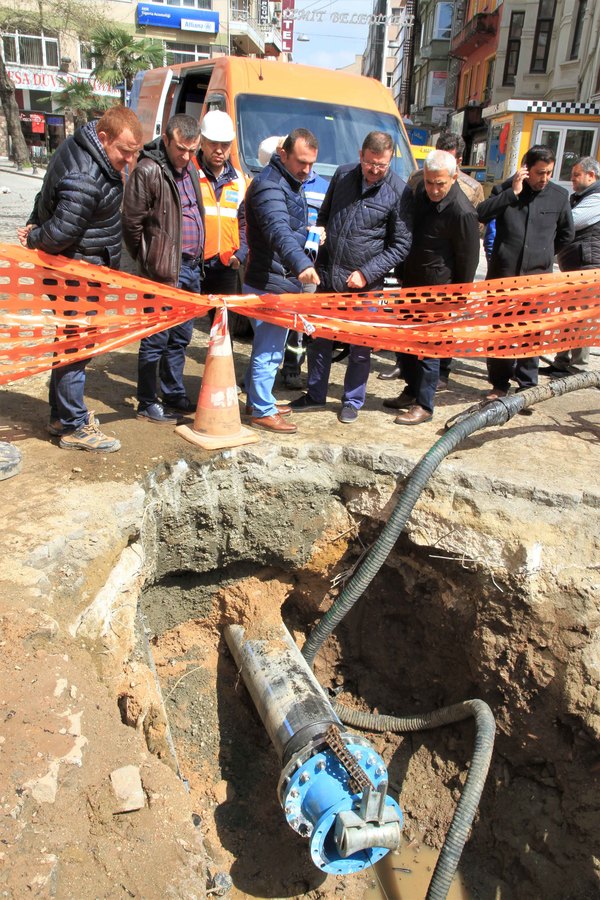 İSU KAZI YAPMADAN İÇMESUYU HATTINI YENİLEDİ