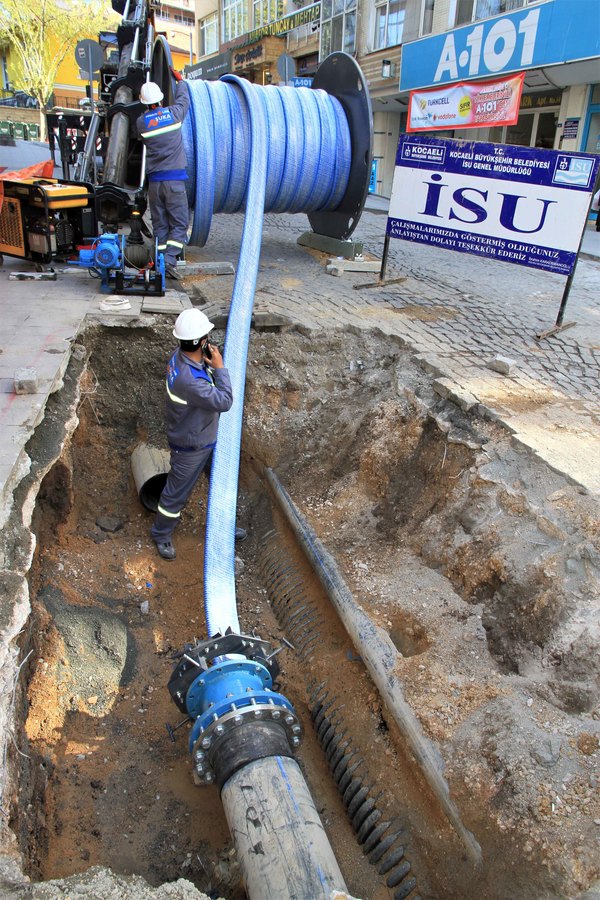 İSU KAZI YAPMADAN İÇMESUYU HATTINI YENİLEDİ
