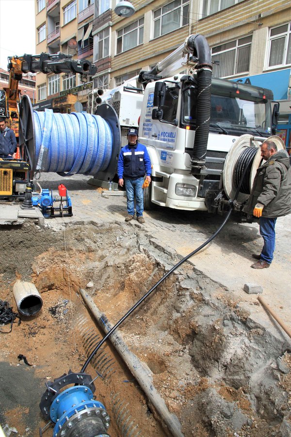 İSU KAZI YAPMADAN İÇMESUYU HATTINI YENİLEDİ