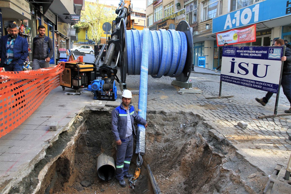 İSU KAZI YAPMADAN İÇMESUYU HATTINI YENİLEDİ