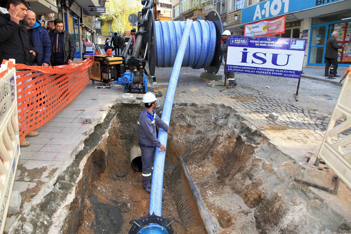 İSU KAZI YAPMADAN İÇMESUYU HATTINI YENİLEDİ