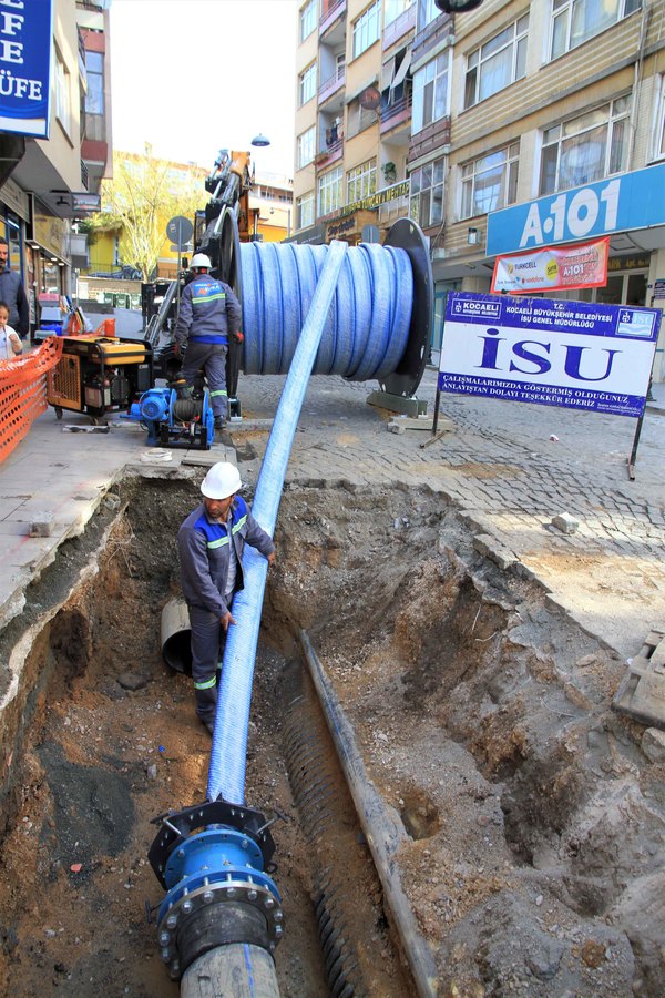 İSU KAZI YAPMADAN İÇMESUYU HATTINI YENİLEDİ