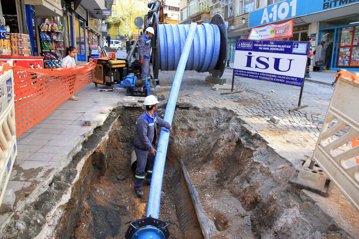 İSU KAZI YAPMADAN İÇMESUYU HATTINI YENİLEDİ