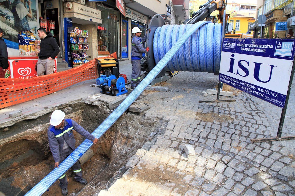 İSU KAZI YAPMADAN İÇMESUYU HATTINI YENİLEDİ
