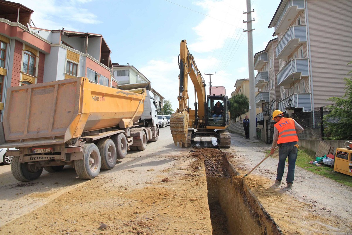 BAŞKAN KARAOSMANOĞLU,“DERİNCE’DE ALTYAPIYA NEŞTER VURDUK”