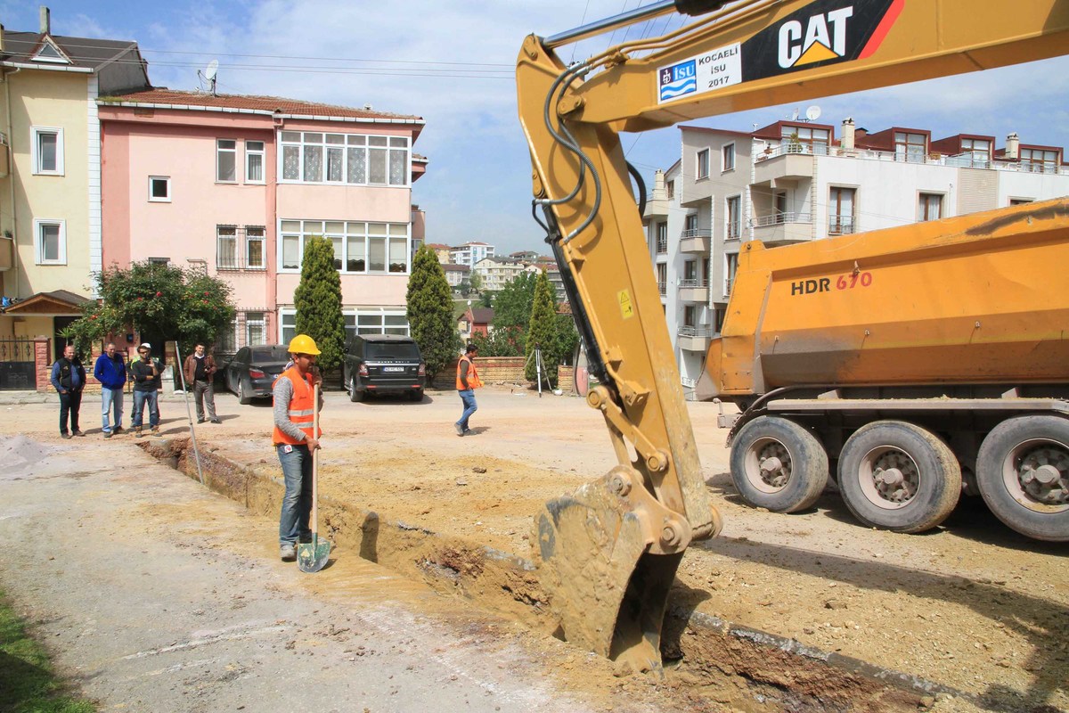 BAŞKAN KARAOSMANOĞLU,“DERİNCE’DE ALTYAPIYA NEŞTER VURDUK”
