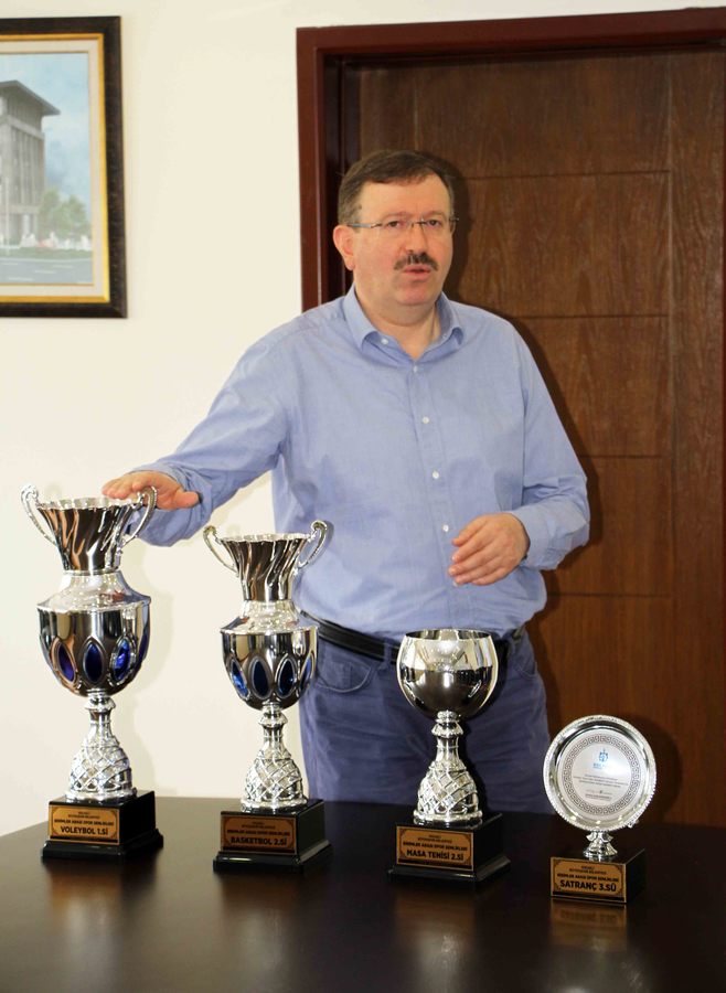 İSU, KBB SPOR ŞENLİĞİNDE 4 KUPA ALDI