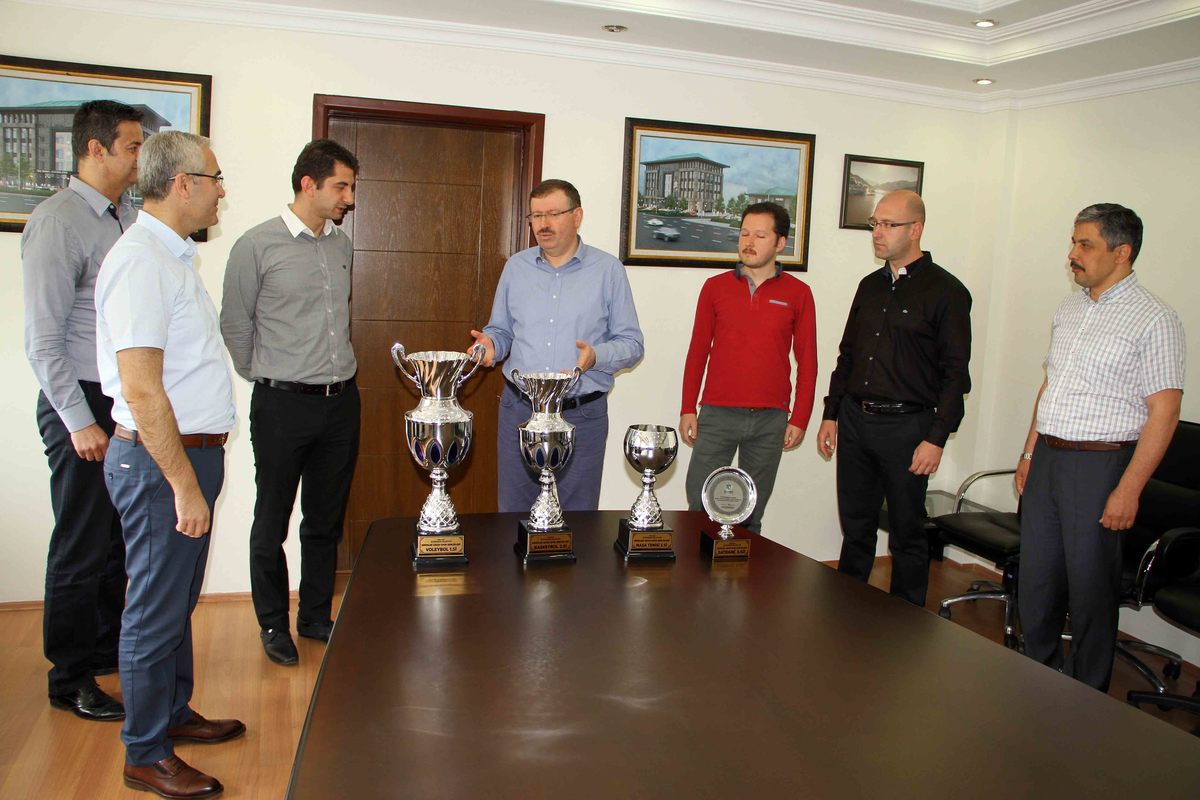İSU, KBB SPOR ŞENLİĞİNDE 4 KUPA ALDI
