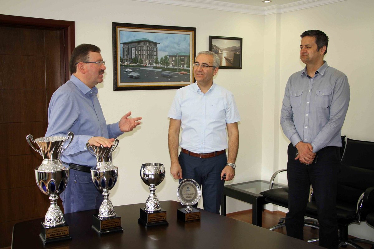 İSU, KBB SPOR ŞENLİĞİNDE 4 KUPA ALDI