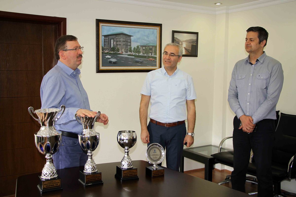 İSU, KBB SPOR ŞENLİĞİNDE 4 KUPA ALDI