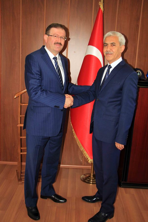 İSU’DA GENEL MÜDÜRLÜK DEVİR TESLİMİ YAPILDI.