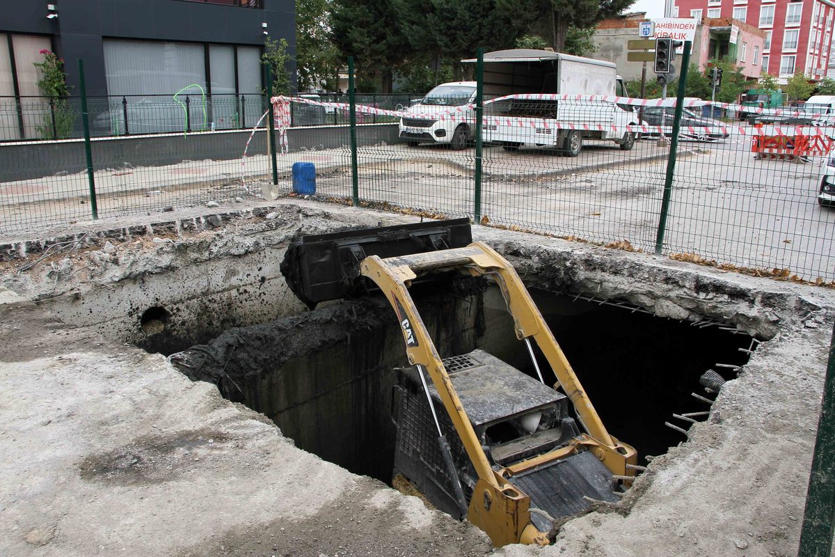 İZMİT’TE KAPALI MENFEZ TEMİZLİĞİ YAPILIYOR.