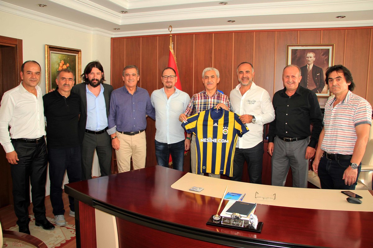 GENEL MÜDÜR ALİ SAĞLIK’A MUSTAFA ÇULCU İLE EFSANE FUTBOLCULARDAN ZİYARET
