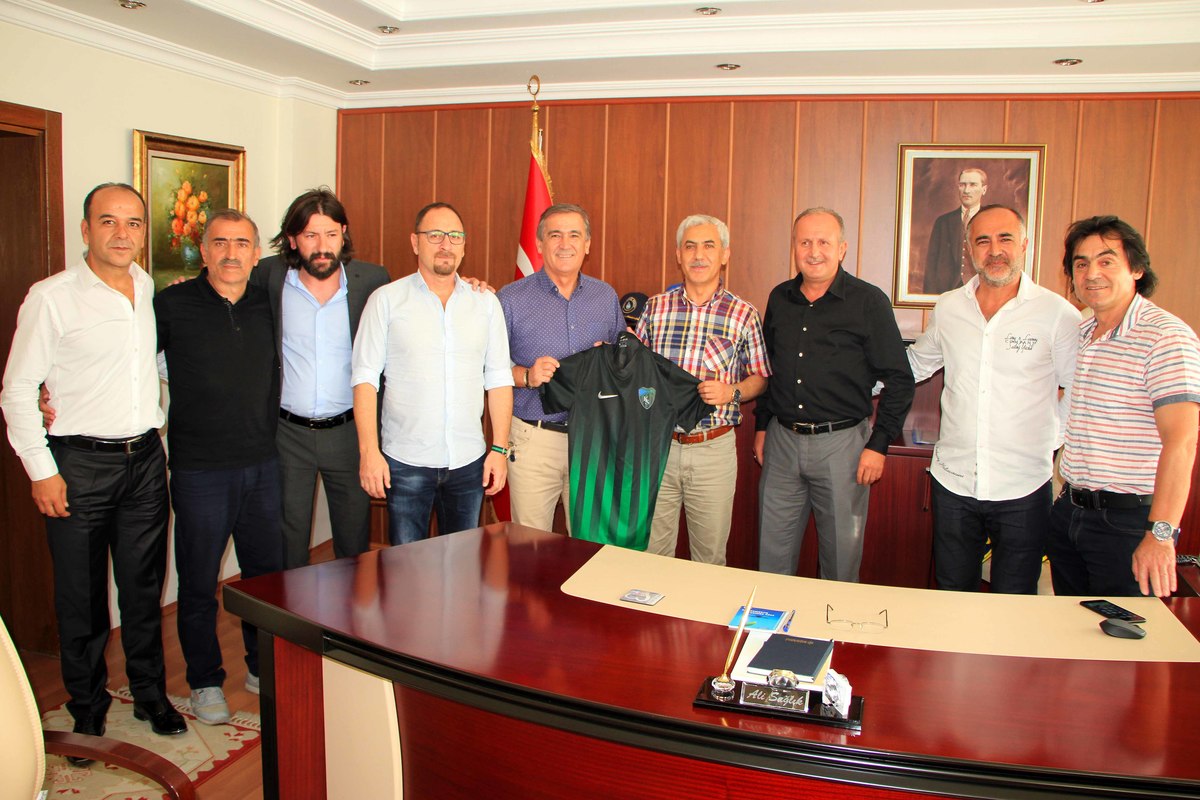 GENEL MÜDÜR ALİ SAĞLIK’A MUSTAFA ÇULCU İLE EFSANE FUTBOLCULARDAN ZİYARET