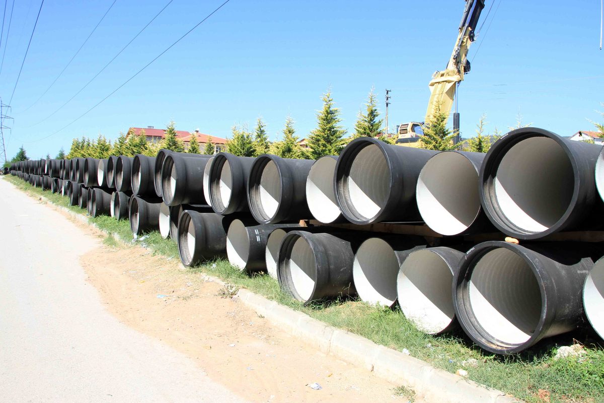 DERİNCE İLÇESİNİN ALTYAPI YENİLEME ÇALIŞMALARI SÜRÜYOR