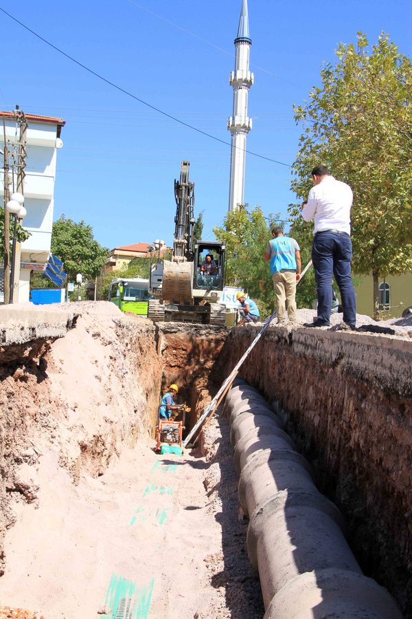 DERİNCE İLÇESİNİN ALTYAPI YENİLEME ÇALIŞMALARI SÜRÜYOR