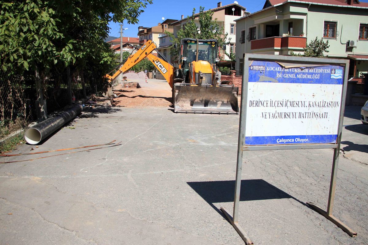 DERİNCE İLÇESİNİN ALTYAPI YENİLEME ÇALIŞMALARI SÜRÜYOR