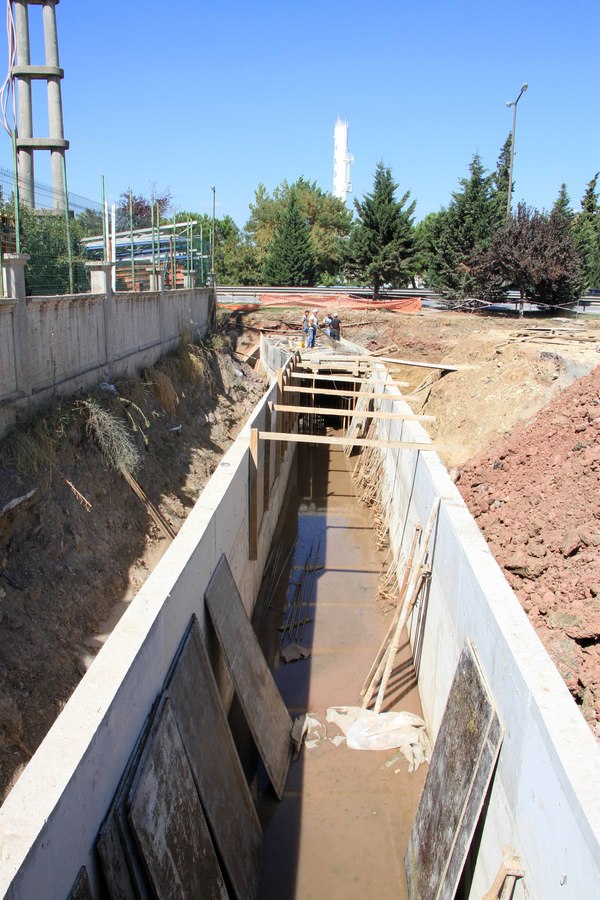 KARTEPE BAHÇELİEVLER’DE YAĞMURSUYU PROBLEMİNE SON 