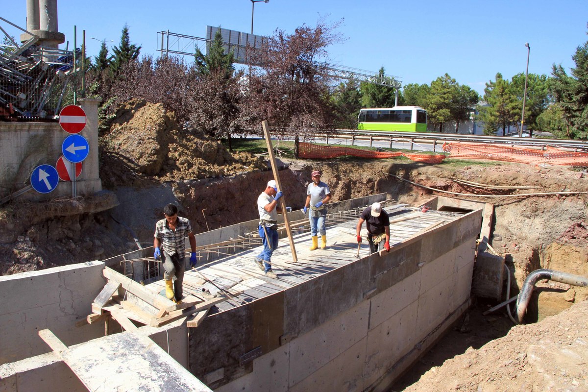 KARTEPE BAHÇELİEVLER’DE YAĞMURSUYU PROBLEMİNE SON 