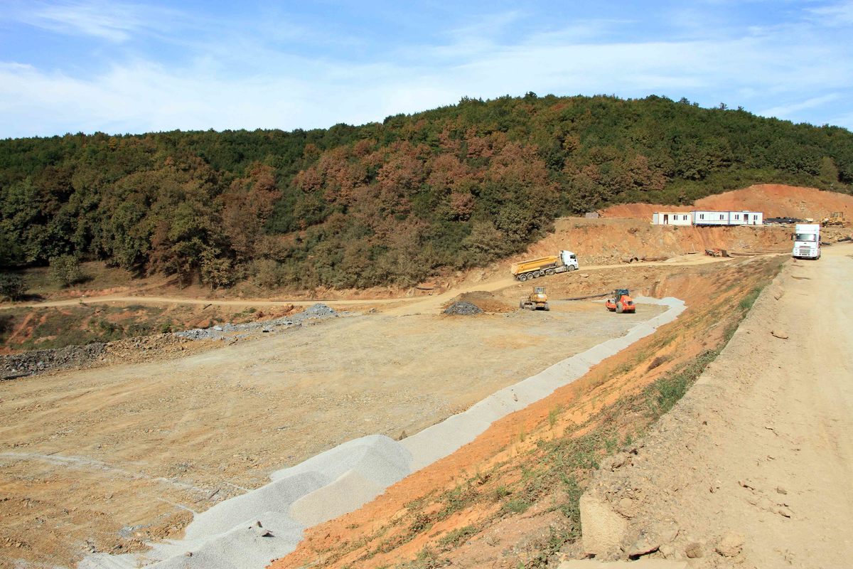 GEBZE DENİZLİ GÖLETİ KAPASİTE ARTIRMA ÇALIŞMALARI SÜRÜYOR.