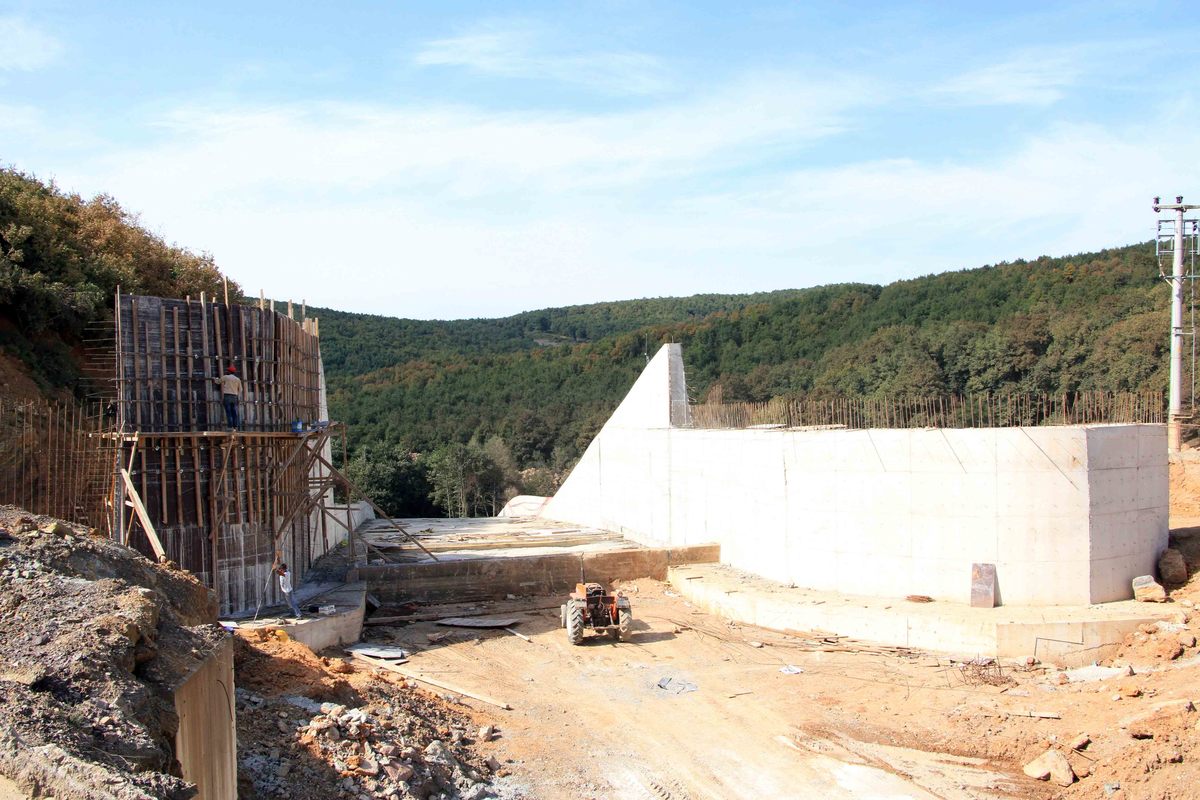GEBZE DENİZLİ GÖLETİ KAPASİTE ARTIRMA ÇALIŞMALARI SÜRÜYOR.