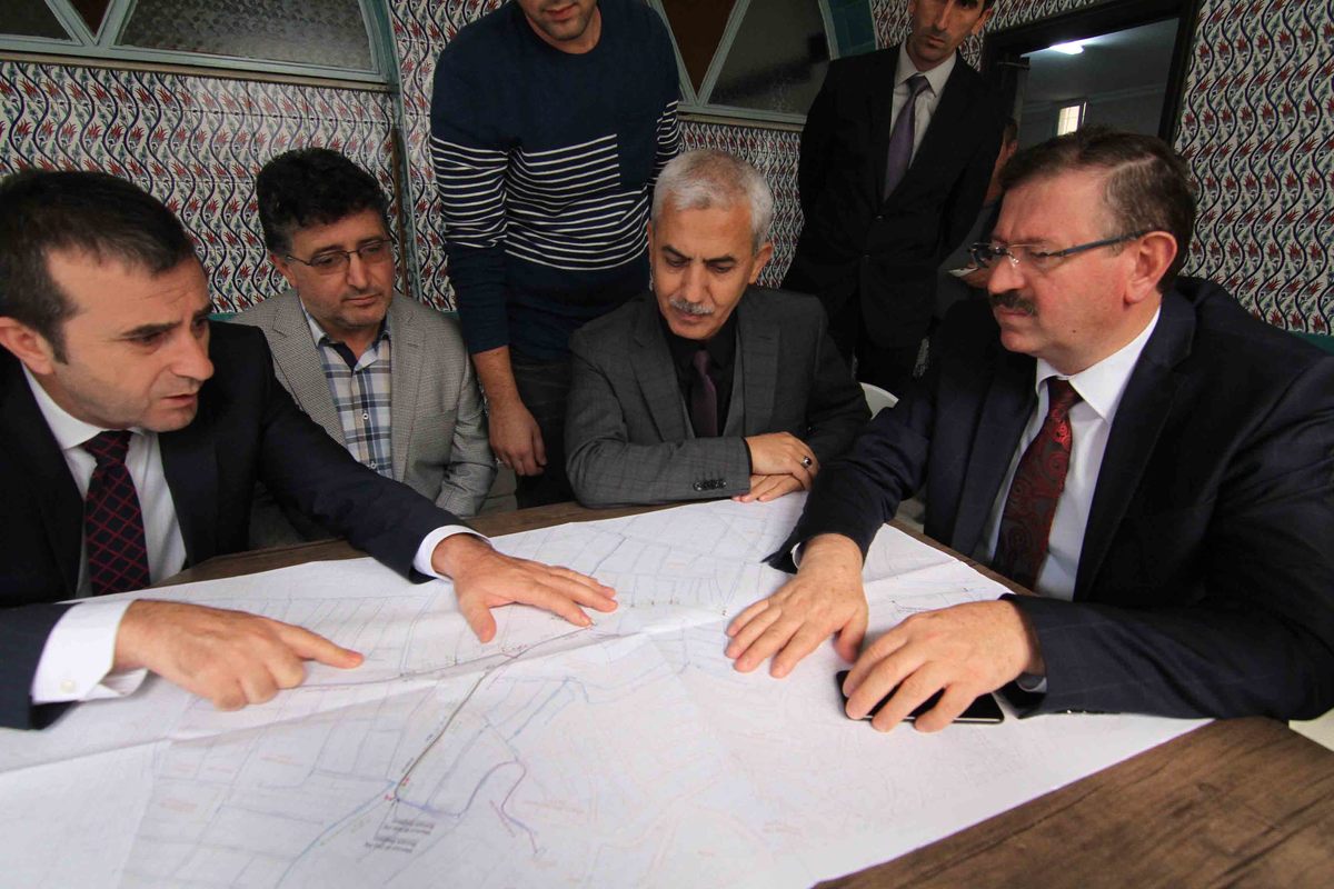 İZMİT TURAN GÜNEŞ’TE ALTYAPI ÇALIŞMALARI İNCELENDİ