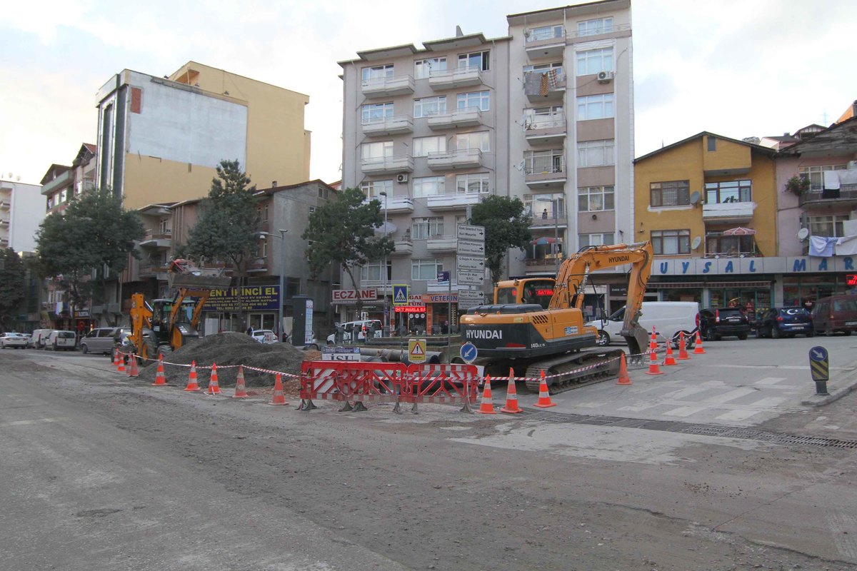 İZMİT TURAN GÜNEŞ’TE ALTYAPI ÇALIŞMALARI İNCELENDİ