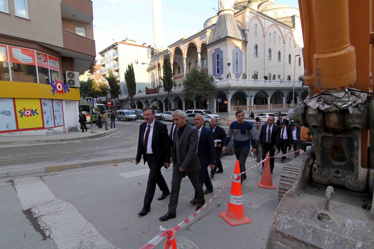 İZMİT TURAN GÜNEŞ’TE ALTYAPI ÇALIŞMALARI İNCELENDİ