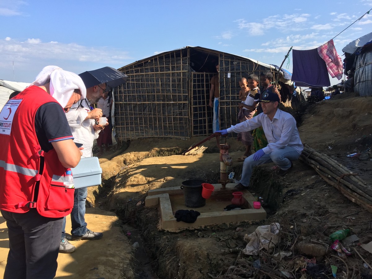 İSU, BANGLADEŞ’ TE ARAKAN MÜLTECİ KAMPINDA SU KUYULARI AÇTI