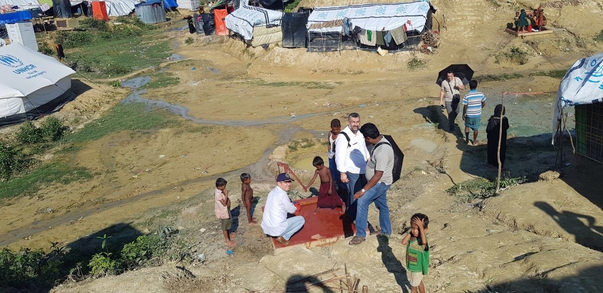 İSU, BANGLADEŞ’ TE ARAKAN MÜLTECİ KAMPINDA SU KUYULARI AÇTI