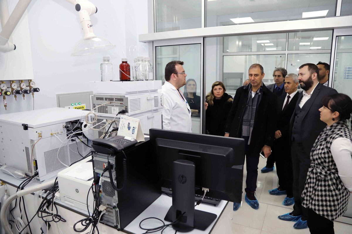 BİLİM ADAMLARINDAN İSU MERKEZ LABORATUVARINDA İNCELEME