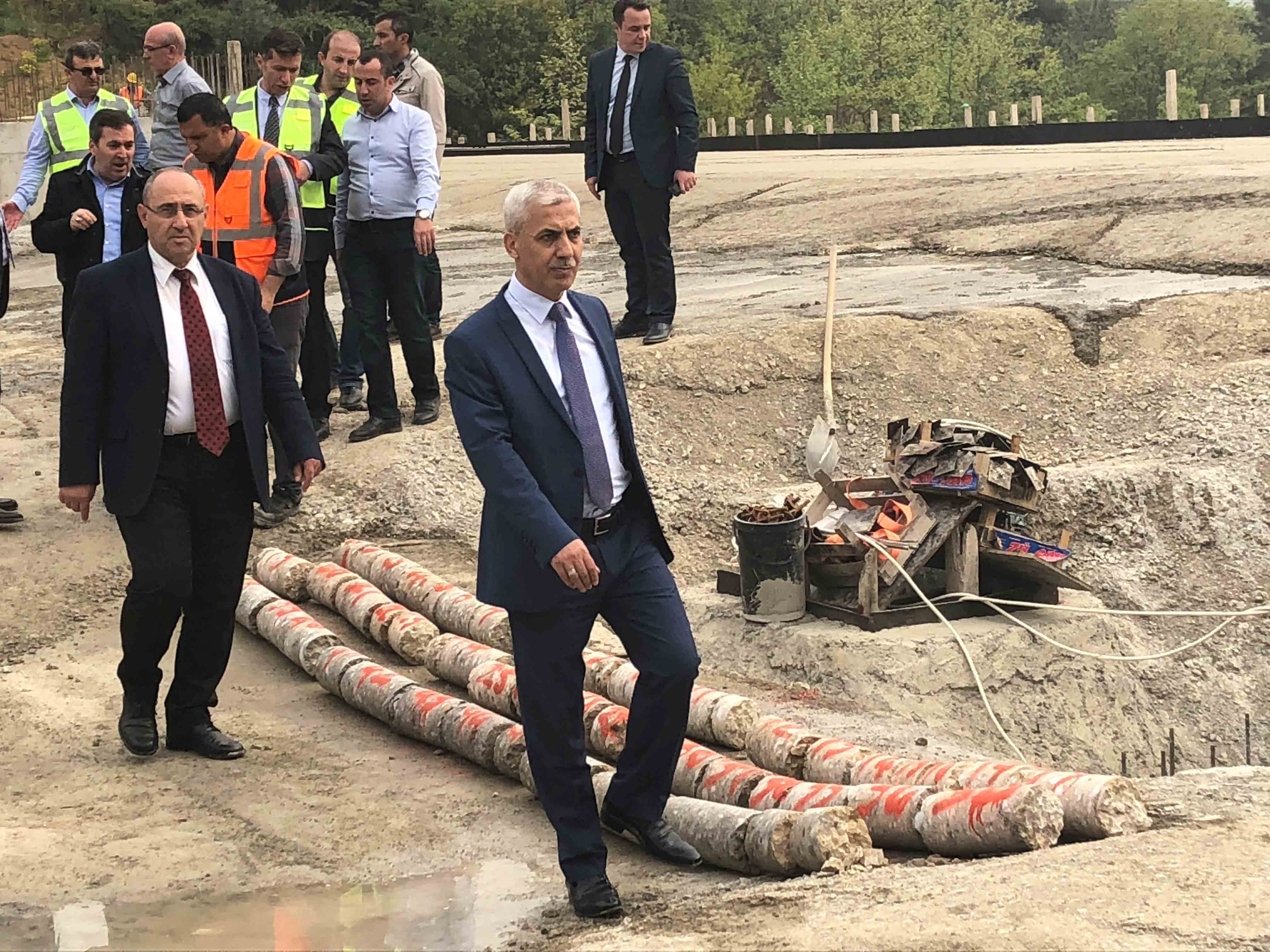 KARAMÜRSEL İHSANİYE BARAJI GÖVDE DOLGUSU YÜKSELİYOR.
