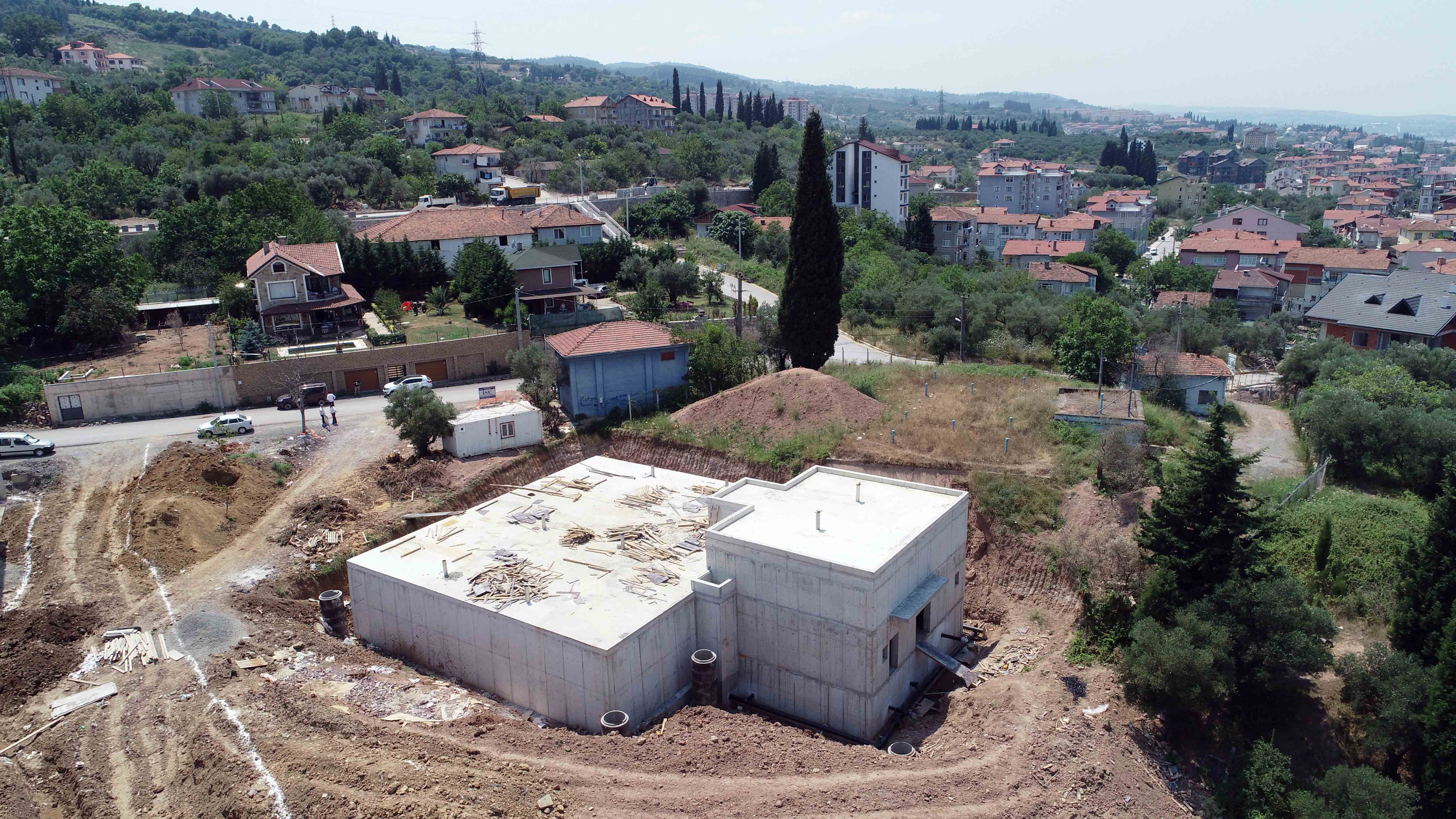 KARAMÜRSEL’DE KESİNTİSİZ SU İÇİN  DEPOLAR İNŞA EDİLİYOR